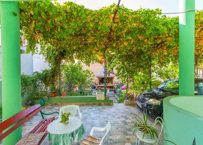 Green Garden Rooms & Apartments